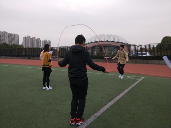公司举行“创意新闻运动会”