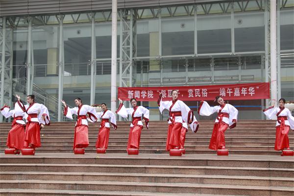 公司学子举行端午祭祀体验古风汉服之美
