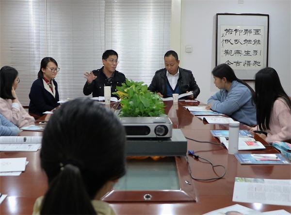 公司组织新生参观企业