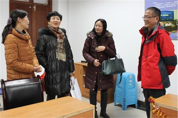 公司举行离退休老同志新年座谈会