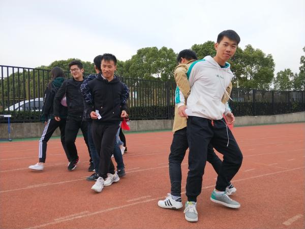 公司举行“创意新闻运动会”