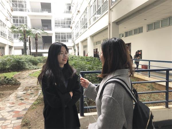 公司开展雷锋日主题采访活动