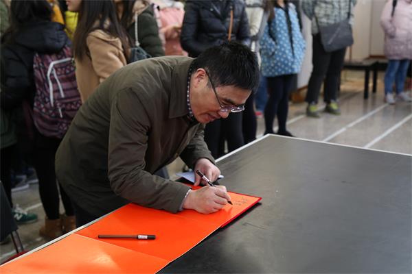 公司举办“敬礼老兵”影像展纪念首个国家公祭日