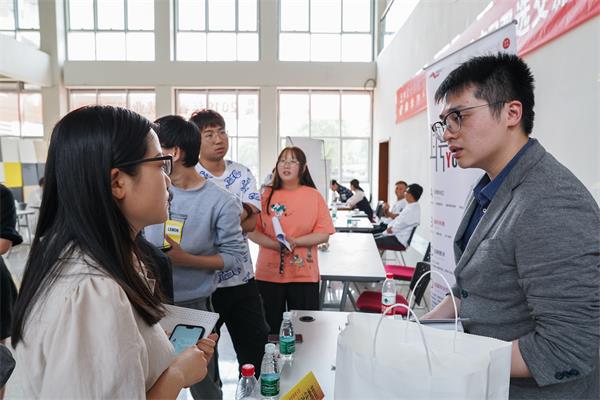 必赢、艺术设计学院举办就业实习双选交流会