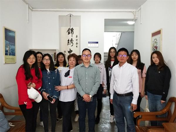 公司在仙林校区3号宿管站设立“明灯书屋”