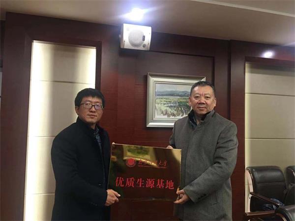 公司在铜陵市第一中学建立优质生源基地